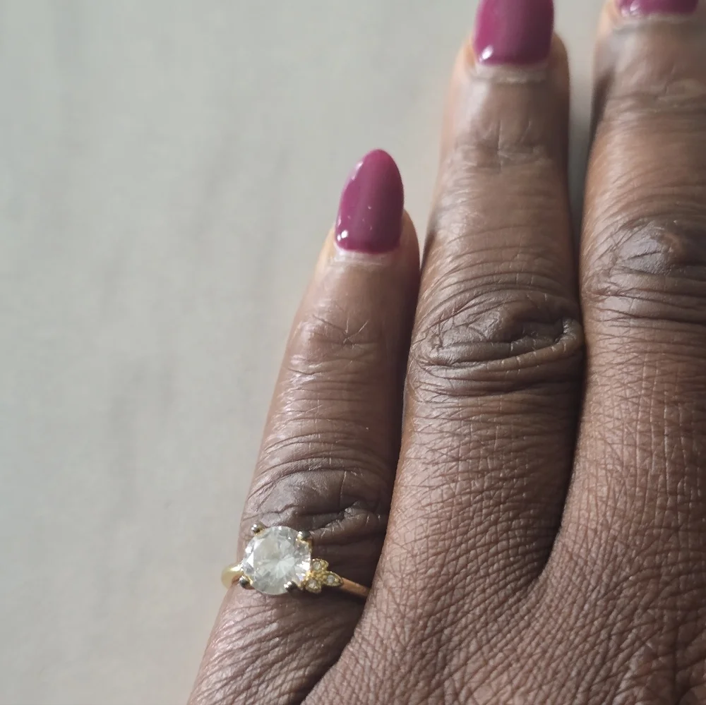 Macy's Women Engagement Ring Size 6 Gold Plated has a small blemish - Picture 8 of 9